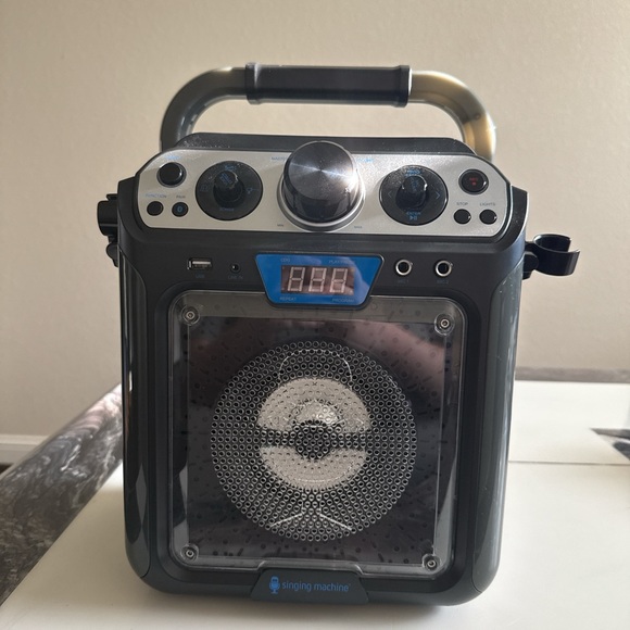 Karaoke Machine - Picture 1 of 5